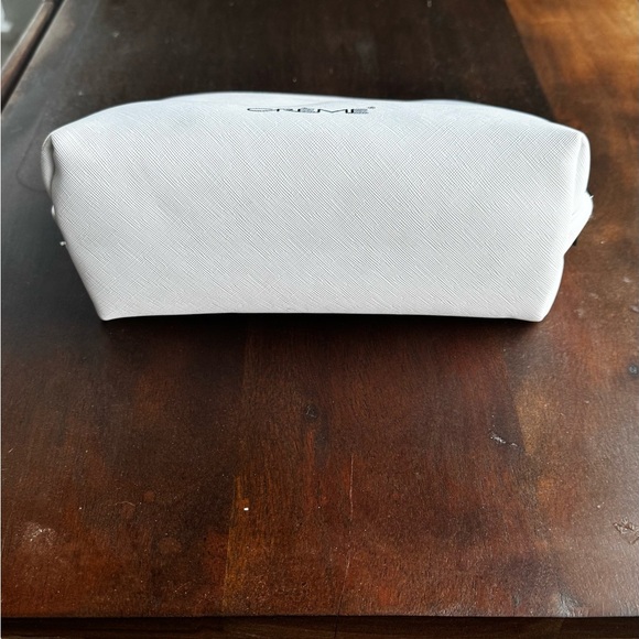 Crème x Hello Kitty makeup bag - Picture 3 of 8